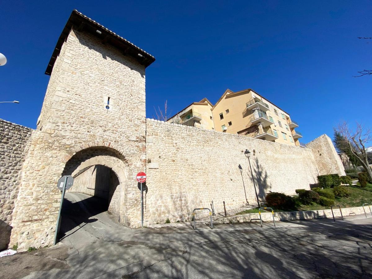 Casa San Bernardino - Private Parking Apartamento LʼAquila Exterior foto
